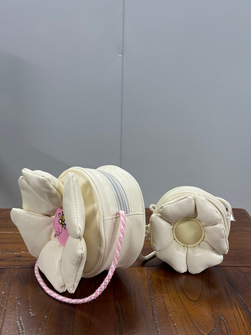 Flower-shaped children's crossbody bag